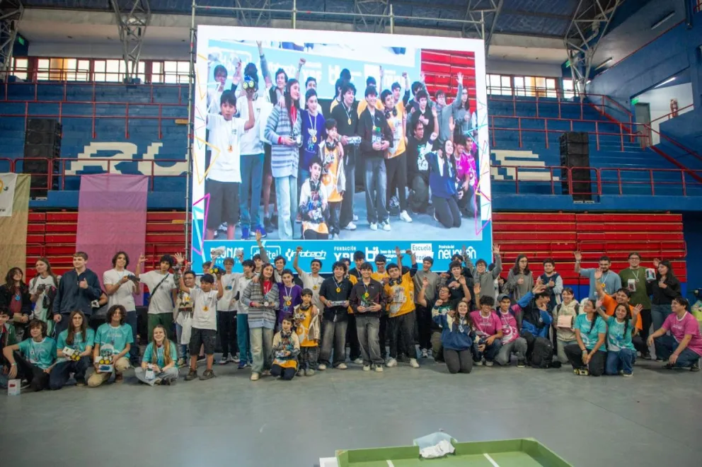 El estadio Ruca Che se llenó de robots